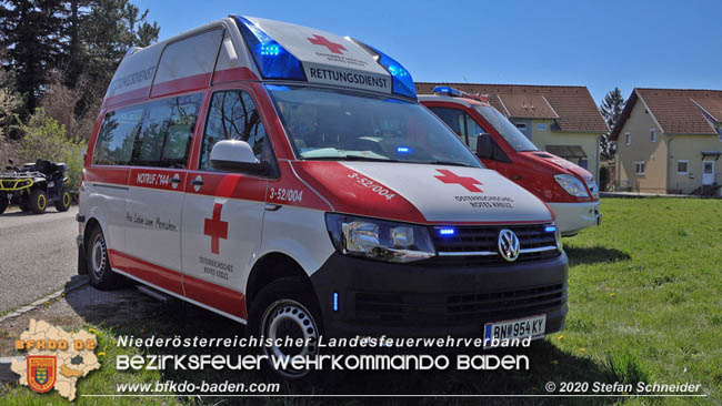 20200408 Brand einer Hecke und der angrenzenden Garage in Trumau Foto: © Stefan Schneider 20200408 Brand einer Hecke und der angrenzenden Garage in Trumau Foto: © Stefan Schneider
