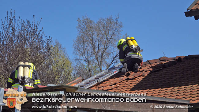 20200408 Brand einer Hecke und der angrenzenden Garage in Trumau  Foto: © Stefan Schneider