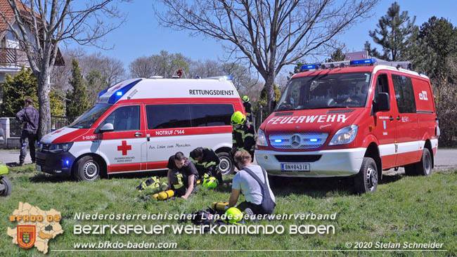 20200408 Brand einer Hecke und der angrenzenden Garage in Trumau Foto: © Stefan Schneider 20200408 Brand einer Hecke und der angrenzenden Garage in Trumau Foto: © Stefan Schneider