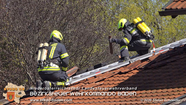 20200408 Brand einer Hecke und der angrenzenden Garage in Trumau Foto: © Stefan Schneider 20200408 Brand einer Hecke und der angrenzenden Garage in Trumau Foto: © Stefan Schneider