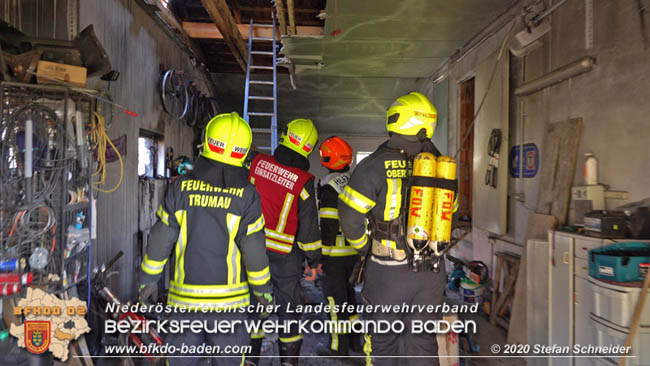 20200408 Brand einer Hecke und der angrenzenden Garage in Trumau  Foto: © Stefan Schneider