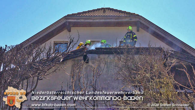 20200408 Brand einer Hecke und der angrenzenden Garage in Trumau Foto: © Stefan Schneider 20200408 Brand einer Hecke und der angrenzenden Garage in Trumau Foto: © Stefan Schneider