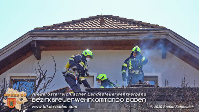 20200408 Brand einer Hecke und der angrenzenden Garage in Trumau  Foto: © Stefan Schneider