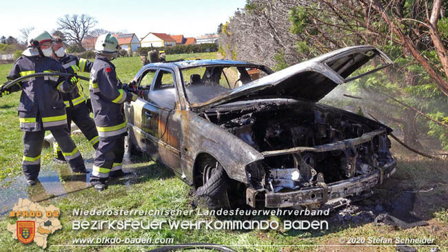 20200408 Brand einer Hecke und der angrenzenden Garage in Trumau  Foto: © Stefan Schneider