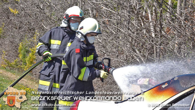 20200408 Brand einer Hecke und der angrenzenden Garage in Trumau  Foto: © Stefan Schneider