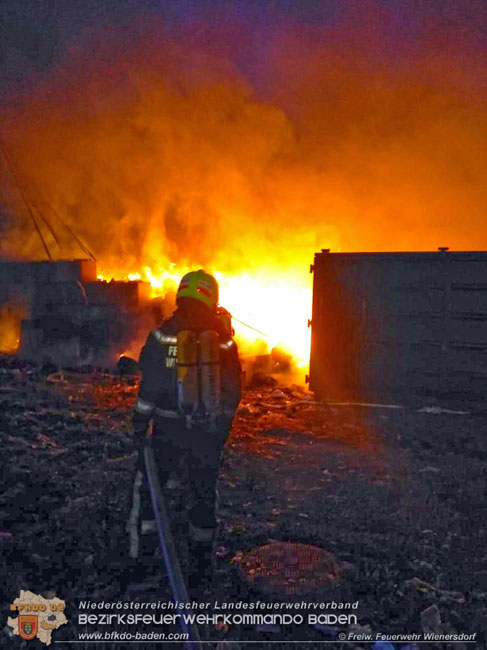 20200417 4-stndiger Lscheinsatz auf einem Wienersdorfer Firmengelnde  Foto:  Freiwillige Feuerwehr Wienersdorf