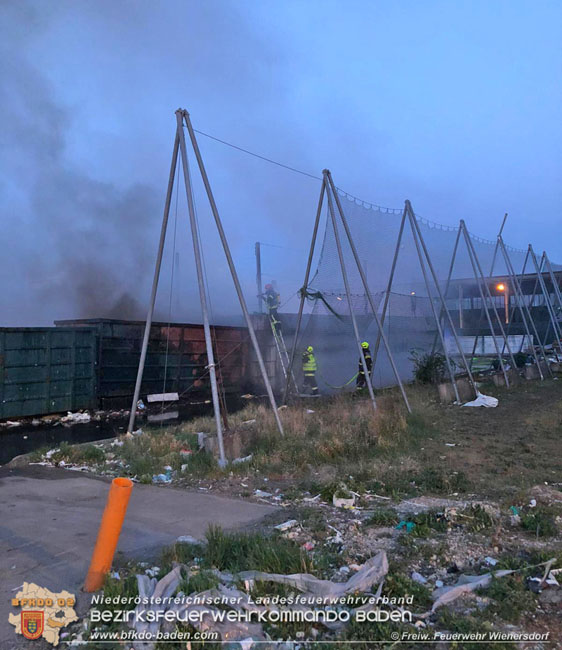 20200417 4-stndiger Lscheinsatz auf einem Wienersdorfer Firmengelnde  Foto:  Freiwillige Feuerwehr Wienersdorf