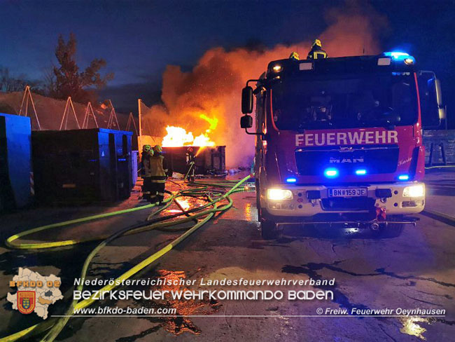 20200417 4-stündiger Löscheinsatz auf einem Wienersdorfer Firmengelände  Foto: © Freiwillige Feuerwehr Oeynhausen