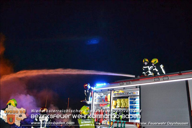 20200417 4-stndiger Lscheinsatz auf einem Wienersdorfer Firmengelnde  Foto:  Freiwillige Feuerwehr Oeynhausen