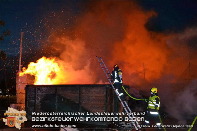 20200417 4-stndiger Lscheinsatz auf einem Wienersdorfer Firmengelnde  Foto:  Freiwillige Feuerwehr Oeynhausen