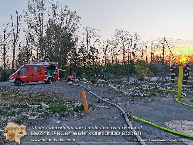 20200417 4-stndiger Lscheinsatz auf einem Wienersdorfer Firmengelnde  Foto:  Freiwillige Feuerwehr Oeynhausen