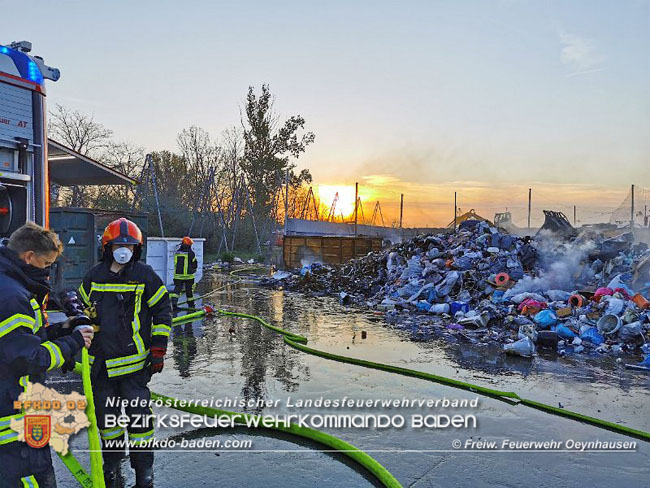 20200417 4-stndiger Lscheinsatz auf einem Wienersdorfer Firmengelnde  Foto:  Freiwillige Feuerwehr Oeynhausen