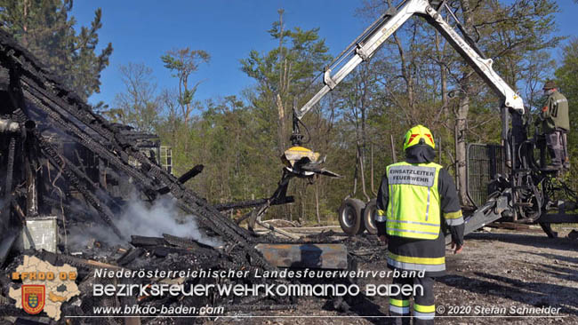 20200420 Brand einer Jagdhütte bei Furth a.d.Triesting Foto: © Stefan Schneider BFK Baden 20200420 Brand einer Jagdhütte bei Furth a.d.Triesting Foto: © Stefan Schneider BFK Baden