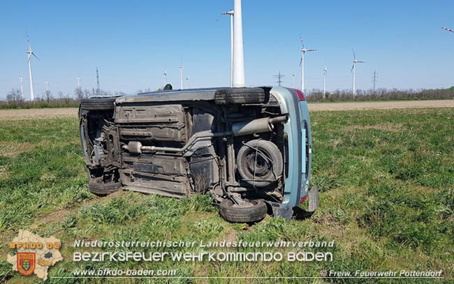 20200422 Verkehrsunfall auf L157 zwischen Pottendorf und Tattendorf Foto: © Freiwillige Feuerwehr Pottendorf 20200422 Verkehrsunfall auf L157 zwischen Pottendorf und Tattendorf Foto: © Freiwillige Feuerwehr Pottendorf