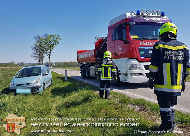 20200422 Verkehrsunfall auf L157 zwischen Pottendorf und Tattendorf  Foto:  Freiwillige Feuerwehr Pottendorf 