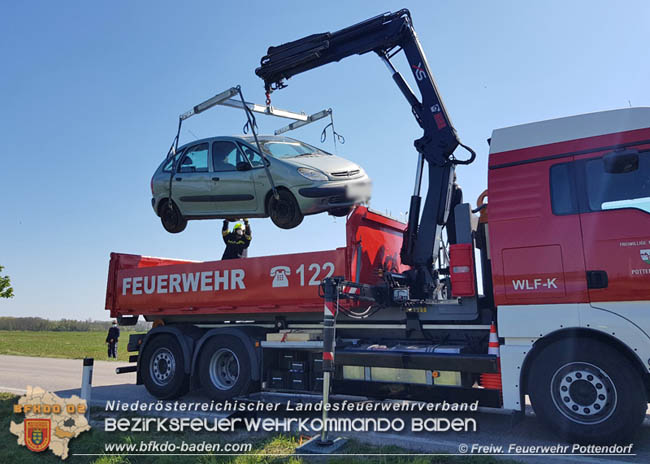 20200422 Verkehrsunfall auf L157 zwischen Pottendorf und Tattendorf Foto: © Freiwillige Feuerwehr Pottendorf 20200422 Verkehrsunfall auf L157 zwischen Pottendorf und Tattendorf Foto: © Freiwillige Feuerwehr Pottendorf