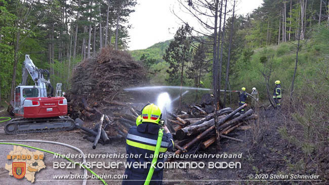 20200422 Waldbrand im Bereich Bezirksgrenze Wopfing (WN) und Alkersdorf (BN)  Foto:  Stefan Schneider BFK Baden