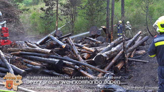 20200422 Waldbrand im Bereich Bezirksgrenze Wopfing (WN) und Alkersdorf (BN)  Foto:  Stefan Schneider BFK Baden