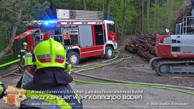 20200422 Waldbrand im Bereich Bezirksgrenze Wopfing (WN) und Alkersdorf (BN)  Foto:  Stefan Schneider BFK Baden