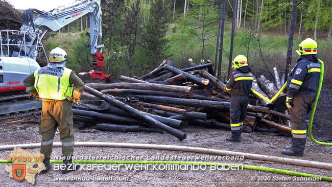 20200422 Waldbrand im Bereich Bezirksgrenze Wopfing (WN) und Alkersdorf (BN)  Foto:  Stefan Schneider BFK Baden