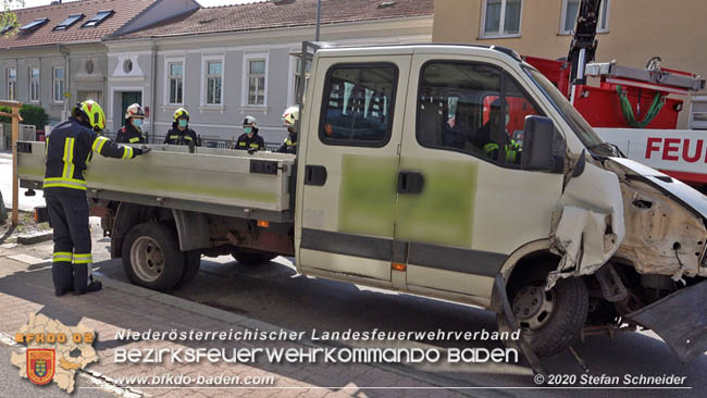 20200428 Verkehrsunfall in Baden Vöslauerstraße Foto: © Stefan Schneider BFK Baden 20200428 Verkehrsunfall in Baden Vöslauerstraße Foto: © Stefan Schneider BFK Baden