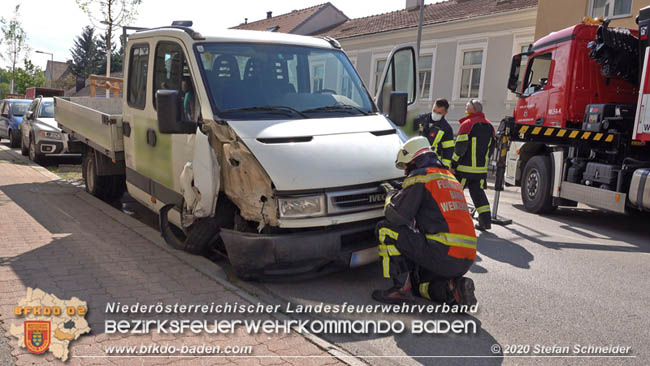 20200428 Verkehrsunfall in Baden Vöslauerstraße Foto: © Stefan Schneider BFK Baden 20200428 Verkehrsunfall in Baden Vöslauerstraße Foto: © Stefan Schneider BFK Baden