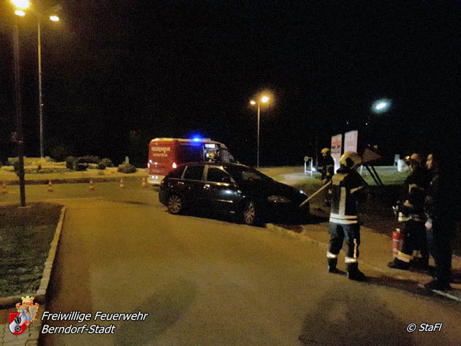20200516 Nchtlicher Verkehrsunfall auf der LB18 in Berndorf  Foto:  Freiwillige Feuerwehr Berndorf-Stadt / Florian Stadler