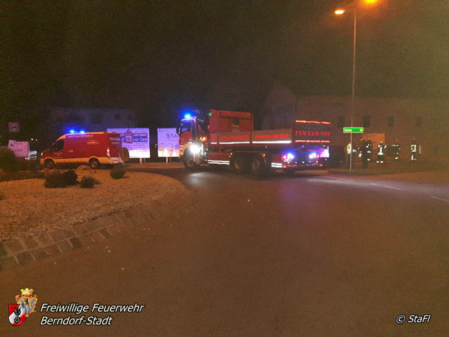 20200516 Nchtlicher Verkehrsunfall auf der LB18 in Berndorf  Foto:  Freiwillige Feuerwehr Berndorf-Stadt / Florian Stadler