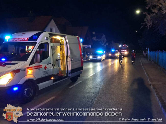 20200521 Verkehrsunfall mit Menschenrettung im Ortsgebiet von Enzesfeld-Lindabrunn  Foto:  Freiwillige Feuerwehr Enzesfeld