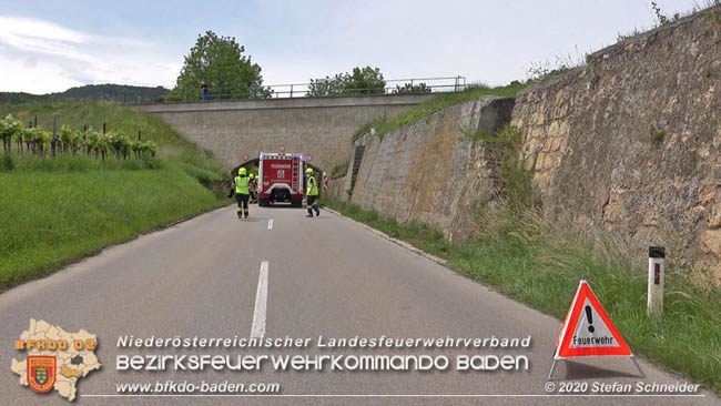 20200604 Klein Lkw prallt gegen Wasserleitung-Unterführung in Pfaffstätten Foto: © Stefan Schneider BFK Baden 20200604 Klein Lkw prallt gegen Wasserleitung-Unterführung in Pfaffstätten Foto: © Stefan Schneider BFK Baden