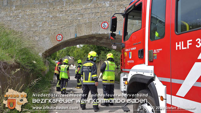 20200604 Klein Lkw prallt gegen Wasserleitung-Unterführung in Pfaffstätten Foto: © Stefan Schneider BFK Baden 20200604 Klein Lkw prallt gegen Wasserleitung-Unterführung in Pfaffstätten Foto: © Stefan Schneider BFK Baden