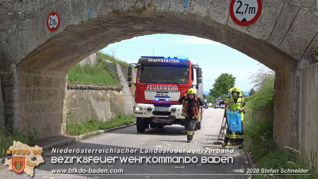 20200604 Klein Lkw prallt gegen Wasserleitung-Unterführung in Pfaffstätten Foto: © Stefan Schneider BFK Baden 20200604 Klein Lkw prallt gegen Wasserleitung-Unterführung in Pfaffstätten Foto: © Stefan Schneider BFK Baden