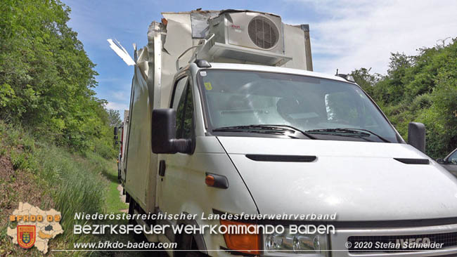 20200604 Klein Lkw prallt gegen Wasserleitung-Unterführung in Pfaffstätten Foto: © Stefan Schneider BFK Baden 20200604 Klein Lkw prallt gegen Wasserleitung-Unterführung in Pfaffstätten Foto: © Stefan Schneider BFK Baden