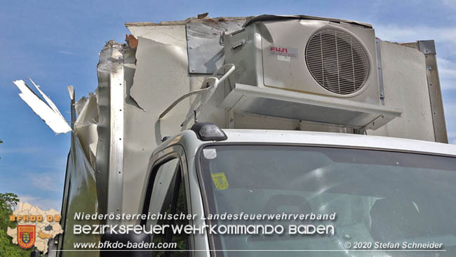 20200604 Klein Lkw prallt gegen Wasserleitung-Unterführung in Pfaffstätten Foto: © Stefan Schneider BFK Baden 20200604 Klein Lkw prallt gegen Wasserleitung-Unterführung in Pfaffstätten Foto: © Stefan Schneider BFK Baden