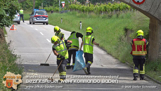 20200604 Klein Lkw prallt gegen Wasserleitung-Unterführung in Pfaffstätten Foto: © Stefan Schneider BFK Baden 20200604 Klein Lkw prallt gegen Wasserleitung-Unterführung in Pfaffstätten Foto: © Stefan Schneider BFK Baden
