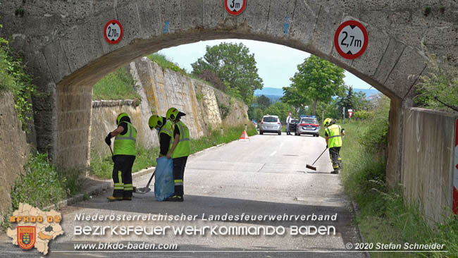 20200604 Klein Lkw prallt gegen Wasserleitung-Unterführung in Pfaffstätten Foto: © Stefan Schneider BFK Baden 20200604 Klein Lkw prallt gegen Wasserleitung-Unterführung in Pfaffstätten Foto: © Stefan Schneider BFK Baden