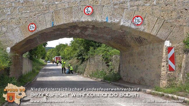 20200604 Klein Lkw prallt gegen Wasserleitung-Unterführung in Pfaffstätten Foto: © Stefan Schneider BFK Baden 20200604 Klein Lkw prallt gegen Wasserleitung-Unterführung in Pfaffstätten Foto: © Stefan Schneider BFK Baden