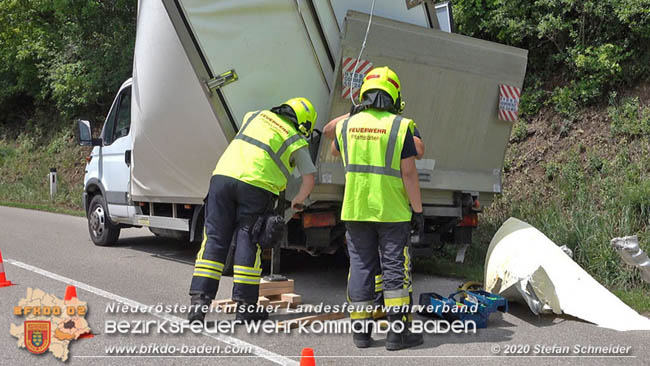 20200604 Klein Lkw prallt gegen Wasserleitung-Unterführung in Pfaffstätten Foto: © Stefan Schneider BFK Baden 20200604 Klein Lkw prallt gegen Wasserleitung-Unterführung in Pfaffstätten Foto: © Stefan Schneider BFK Baden