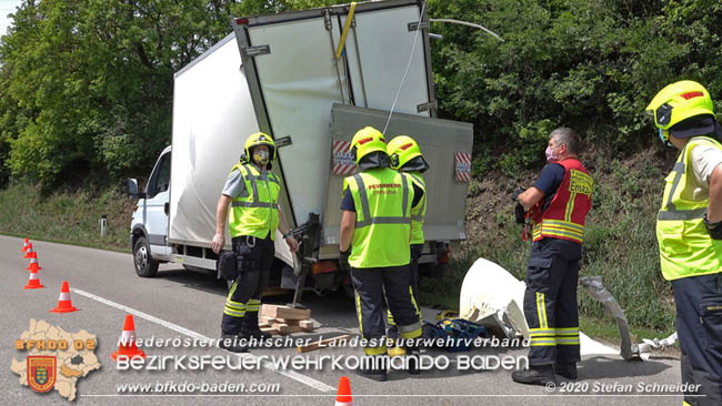 20200604 Klein Lkw prallt gegen Wasserleitung-Unterführung in Pfaffstätten Foto: © Stefan Schneider BFK Baden 20200604 Klein Lkw prallt gegen Wasserleitung-Unterführung in Pfaffstätten Foto: © Stefan Schneider BFK Baden