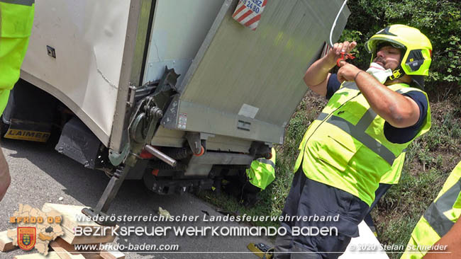 20200604 Klein Lkw prallt gegen Wasserleitung-Unterführung in Pfaffstätten Foto: © Stefan Schneider BFK Baden 20200604 Klein Lkw prallt gegen Wasserleitung-Unterführung in Pfaffstätten Foto: © Stefan Schneider BFK Baden