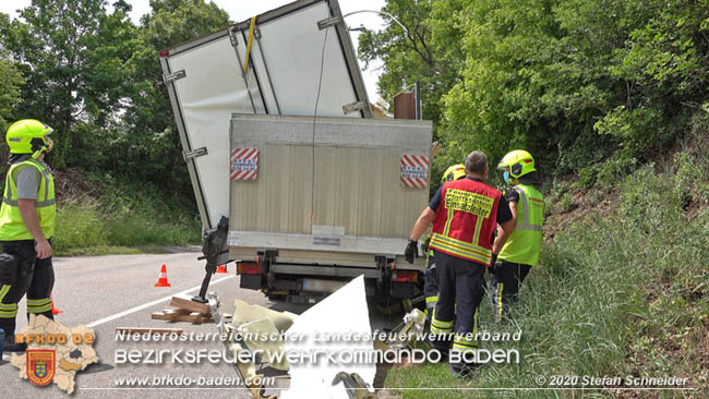 20200604 Klein Lkw prallt gegen Wasserleitung-Unterfhrung in Pfaffsttten  Foto:  Stefan Schneider BFK Baden