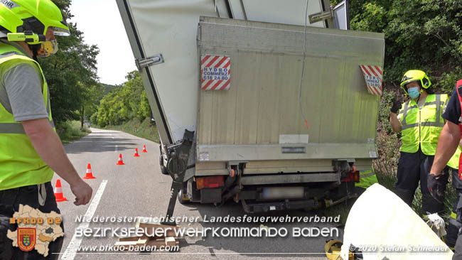 20200604 Klein Lkw prallt gegen Wasserleitung-Unterführung in Pfaffstätten Foto: © Stefan Schneider BFK Baden 20200604 Klein Lkw prallt gegen Wasserleitung-Unterführung in Pfaffstätten Foto: © Stefan Schneider BFK Baden