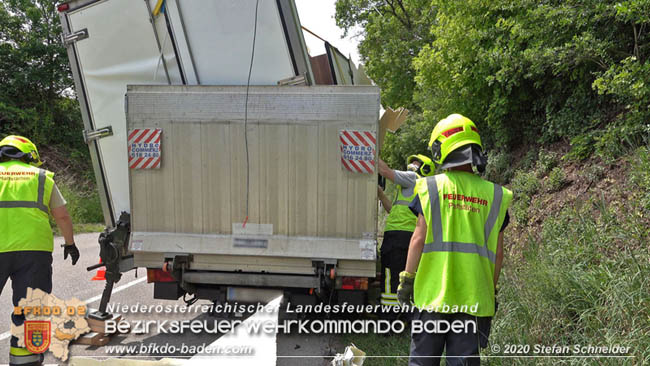 20200604 Klein Lkw prallt gegen Wasserleitung-Unterführung in Pfaffstätten Foto: © Stefan Schneider BFK Baden 20200604 Klein Lkw prallt gegen Wasserleitung-Unterführung in Pfaffstätten Foto: © Stefan Schneider BFK Baden