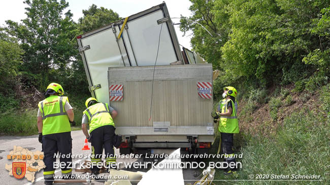 20200604 Klein Lkw prallt gegen Wasserleitung-Unterfhrung in Pfaffsttten  Foto:  Stefan Schneider BFK Baden