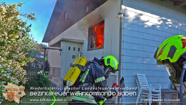 20200606 Brand in einem Tribuswinkler Einfamilienhaus Foto: © Stefan Schneider BFK Baden 20200606 Brand in einem Tribuswinkler Einfamilienhaus Foto: © Stefan Schneider BFK Baden