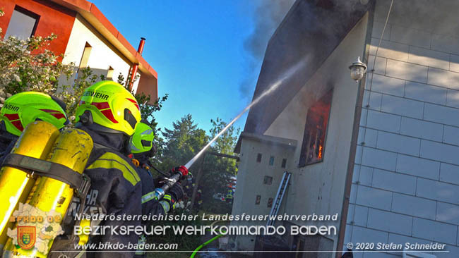 20200606 Brand in einem Tribuswinkler Einfamilienhaus Foto: © Stefan Schneider BFK Baden 20200606 Brand in einem Tribuswinkler Einfamilienhaus Foto: © Stefan Schneider BFK Baden