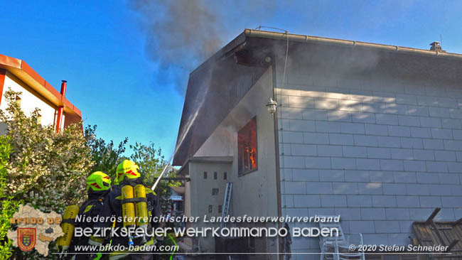 20200606 Brand in einem Tribuswinkler Einfamilienhaus Foto: © Stefan Schneider BFK Baden 20200606 Brand in einem Tribuswinkler Einfamilienhaus Foto: © Stefan Schneider BFK Baden