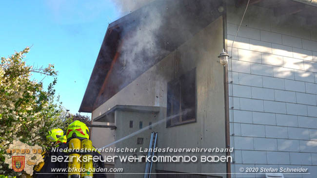 20200606 Brand in einem Tribuswinkler Einfamilienhaus Foto: © Stefan Schneider BFK Baden 20200606 Brand in einem Tribuswinkler Einfamilienhaus Foto: © Stefan Schneider BFK Baden