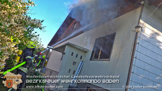 20200606 Brand in einem Tribuswinkler Einfamilienhaus Foto: © Stefan Schneider BFK Baden 20200606 Brand in einem Tribuswinkler Einfamilienhaus Foto: © Stefan Schneider BFK Baden