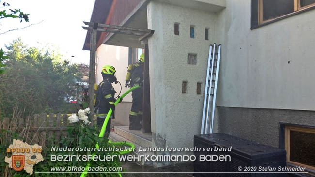 20200606 Brand in einem Tribuswinkler Einfamilienhaus Foto: © Stefan Schneider BFK Baden 20200606 Brand in einem Tribuswinkler Einfamilienhaus Foto: © Stefan Schneider BFK Baden